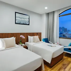 4* Hotel Happy Life Grand & Rooftop Skybar